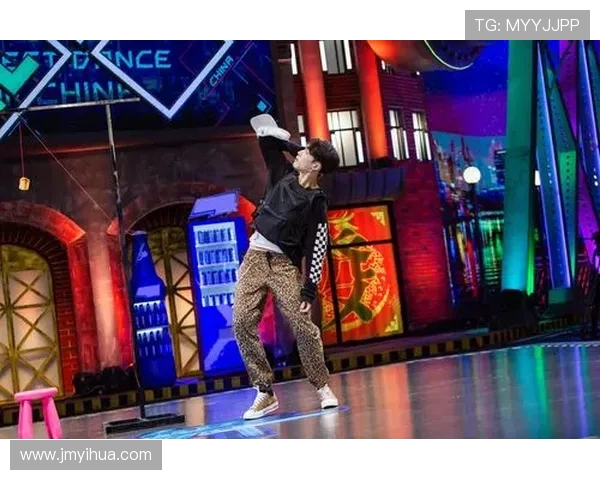 街舞战术解析南京街舞队的边路渗透与团队协作创新探讨